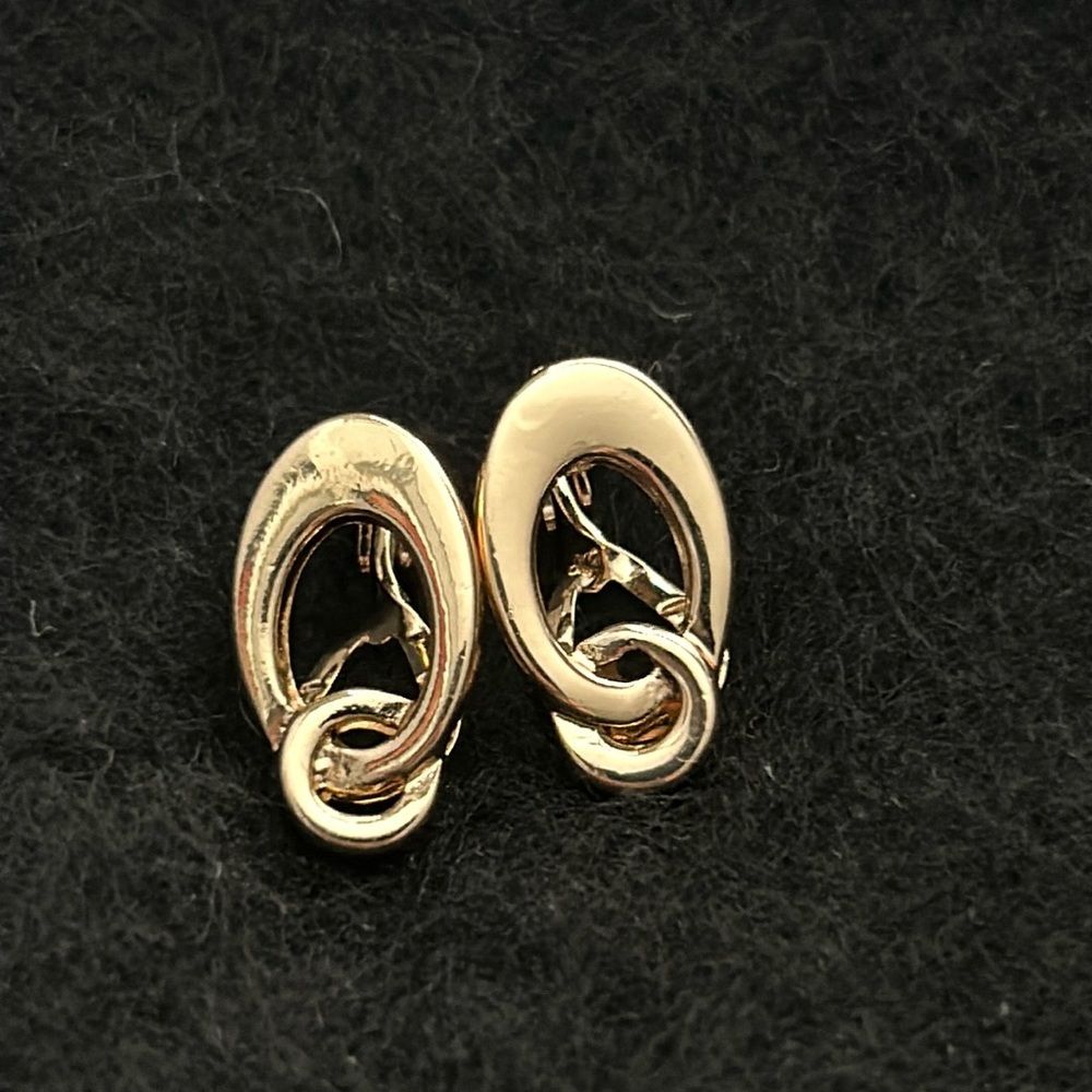 TJG GOLD TONE CLIP ON EARRINGS